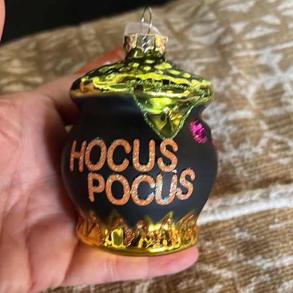 Hocus Pocus Sparkly Cauldron Ornament NWT - Picture 11 of 12